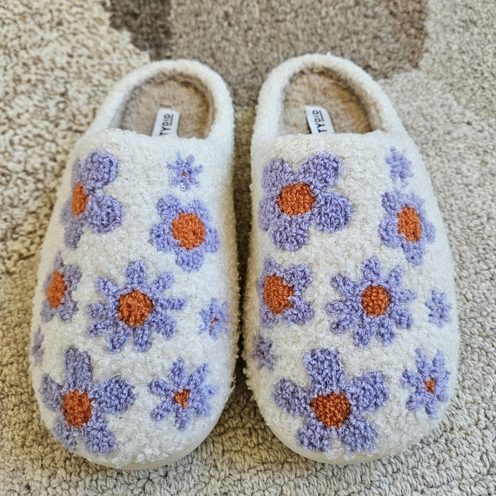 Katydid Flower Slippers SZ 6/7